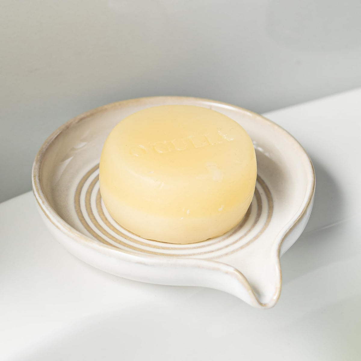 Zoeeker Soap Dish with Waterfall Design, Ceramic Soap Holder for Countertop