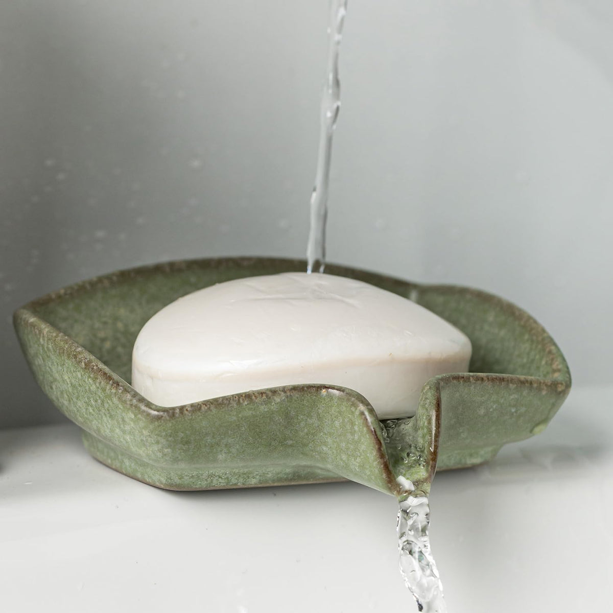 Zoeeker Soap Dish with Waterfall Design, Ceramic Soap Holder for Countertop